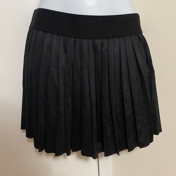 NWT pleated skort - Picture 3 of 8